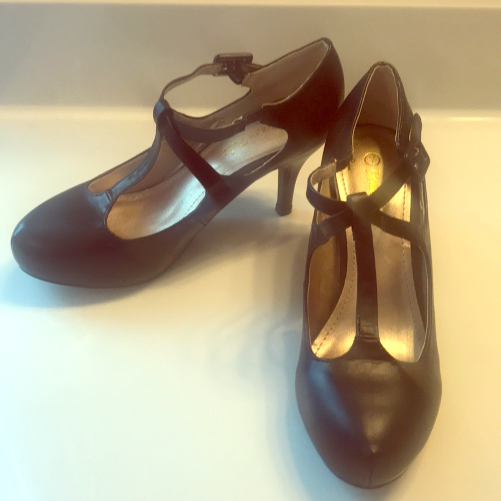 DREAM PAIRS t-strap pumps SZ 7